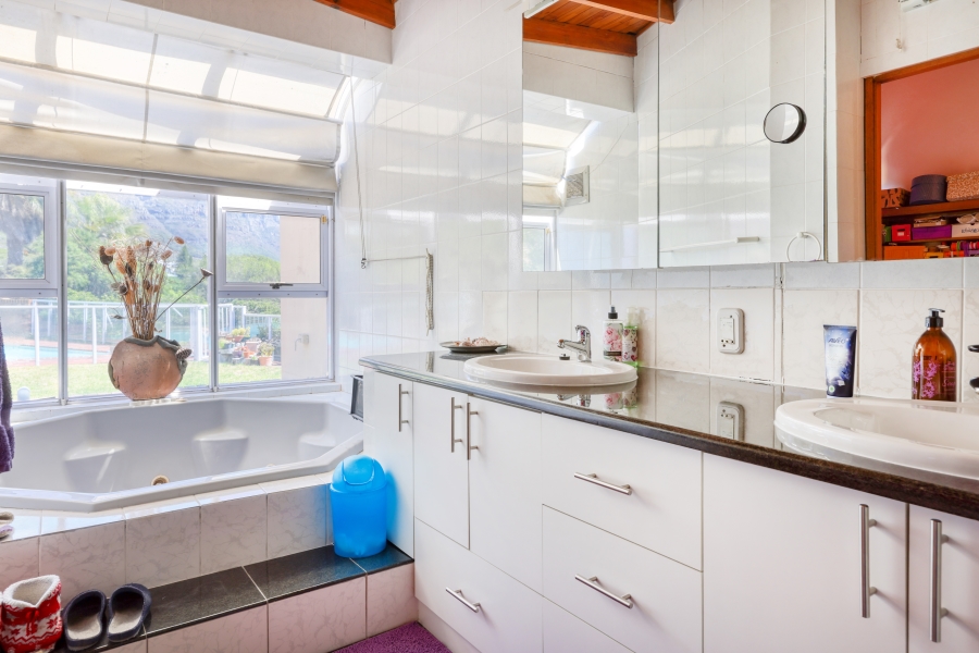 4 Bedroom Property for Sale in Camps Bay Western Cape